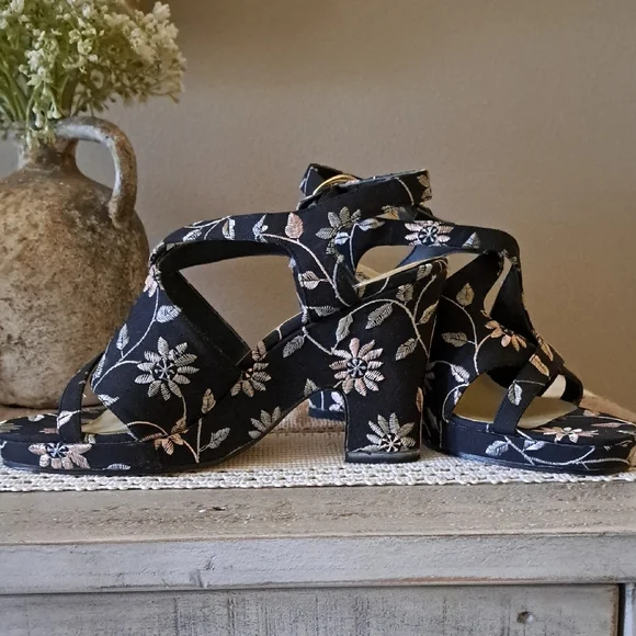 Women's Black Floral Heeled Sandals - Picture 2 of 7